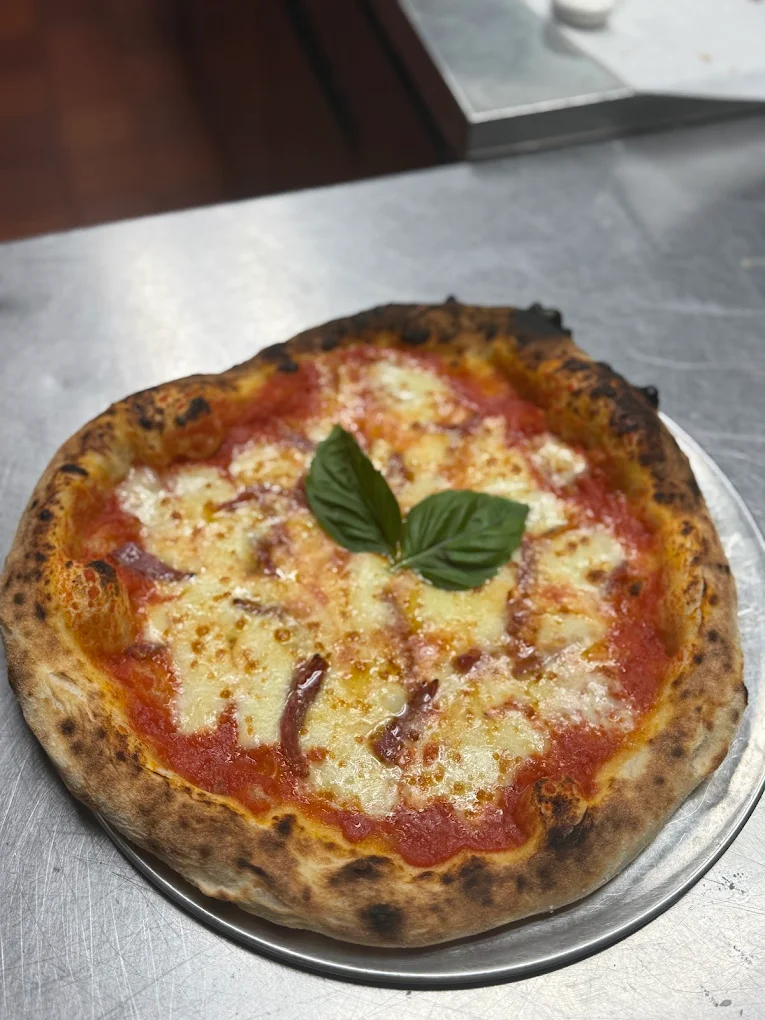 Margherita pizza, overhead